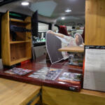 【画像】ラーメン・つけ麺・軽イケメン！　「西部警察」のマシンＸをモーチーフにお笑いタレント狩野英孝とコラボした軽バン「EIKO号！」が爆誕【大阪オートメッセ2026】 〜 画像4