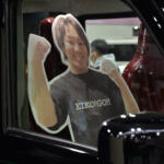 ラーメン・つけ麺・軽イケメン！　「西部警察」のマシンＸをモーチーフにお笑いタレント狩野英孝とコラボした軽バン「EIKO号！」が爆誕【大阪オートメッセ2026】