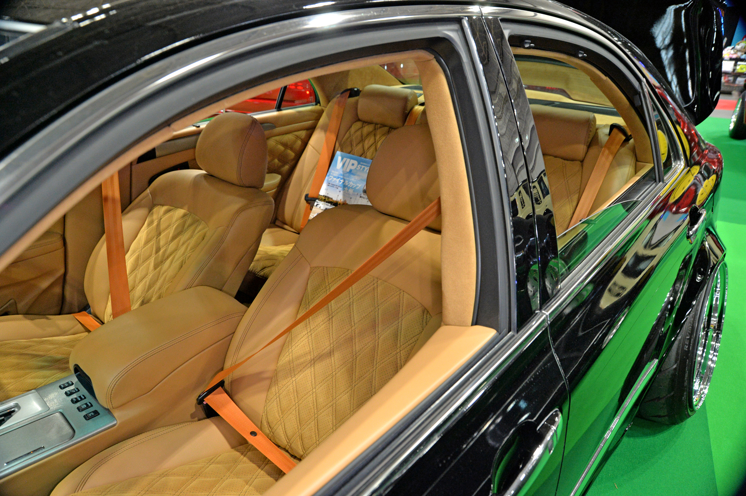 「SPARK FINE」が仕上げたVIPは本気とユーモアが詰まっていた【大阪オートメッセ2026】 〜 画像1