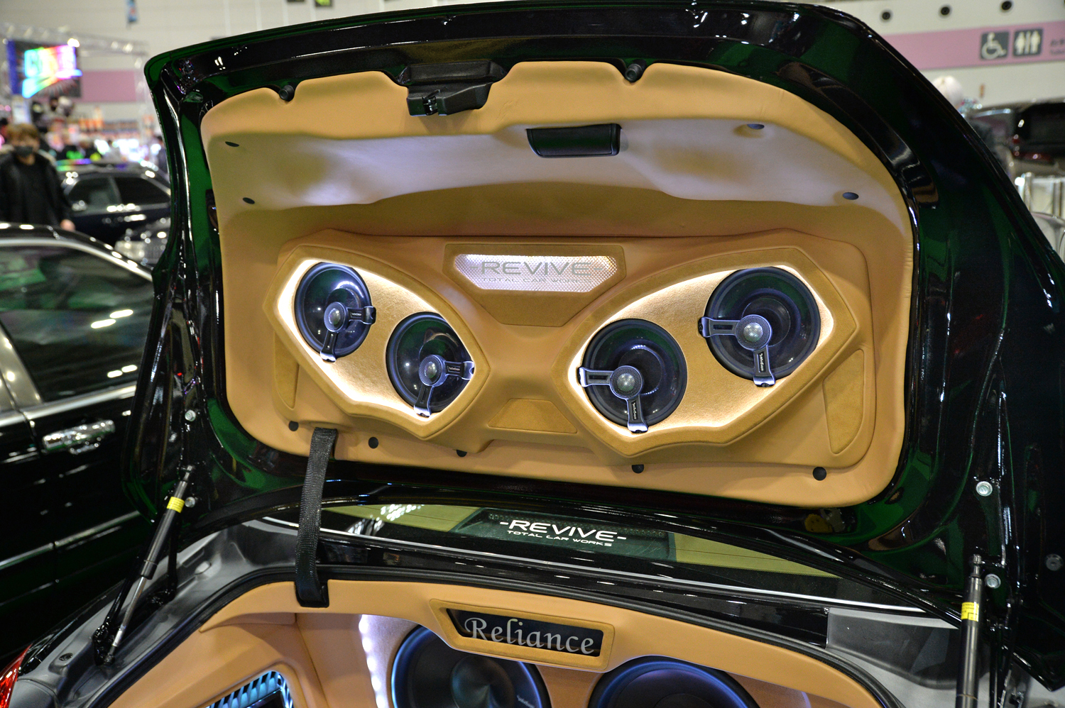 「SPARK FINE」が仕上げたVIPは本気とユーモアが詰まっていた【大阪オートメッセ2026】 〜 画像3