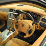 【画像】超絶怒涛のカスタムで客を引き寄せウケ狙いのスペックボードでオトす！　「SPARK FINE」のVIP系デモカーにはホンキとユーモアが詰まってた【大阪オートメッセ2026】 〜 画像8