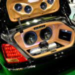 【画像】超絶怒涛のカスタムで客を引き寄せウケ狙いのスペックボードでオトす！　「SPARK FINE」のVIP系デモカーにはホンキとユーモアが詰まってた【大阪オートメッセ2026】 〜 画像4