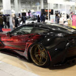 【画像】クルマのボディに傷を入れてアート化！　いまカスタムの世界で脚光を浴びる「グラインダータトゥー」とは 〜 画像1