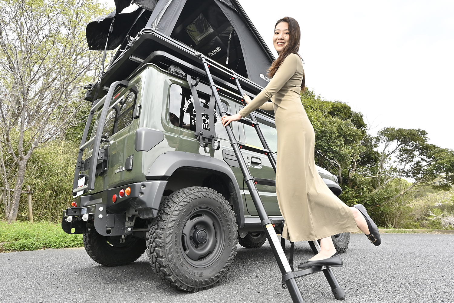 ルーフテントを装備したジムニーシエラ