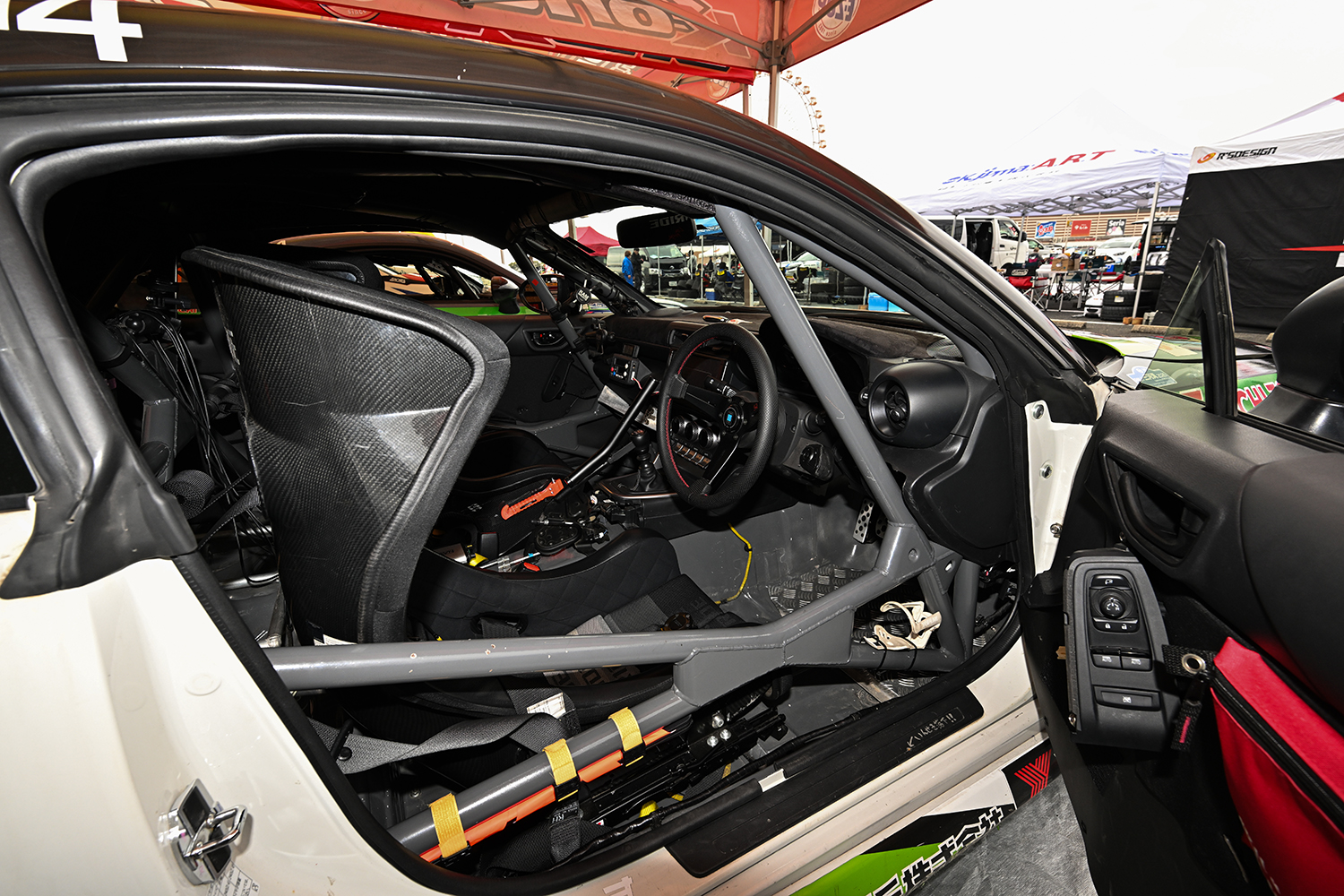 Sammy K-one ルブロス YH GR86の車内