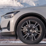 寒くなるとタイヤからスパイクが飛び出すってなんじゃそりゃ！　北欧のノキアンが「寒いとスパイク」「普段はスタッドレス」という凄いタイヤを開発していた