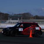 【画像】ジムカーナといえばMT……なんて時代じゃない！　超有名ドライバーが力を入れる「AT＋電動駐車ブレーキ」カテゴリーがいま激熱だった 〜 画像38