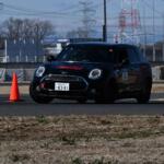 【画像】ジムカーナといえばMT……なんて時代じゃない！　超有名ドライバーが力を入れる「AT＋電動駐車ブレーキ」カテゴリーがいま激熱だった 〜 画像43