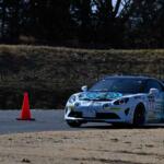 【画像】ジムカーナといえばMT……なんて時代じゃない！　超有名ドライバーが力を入れる「AT＋電動駐車ブレーキ」カテゴリーがいま激熱だった 〜 画像50