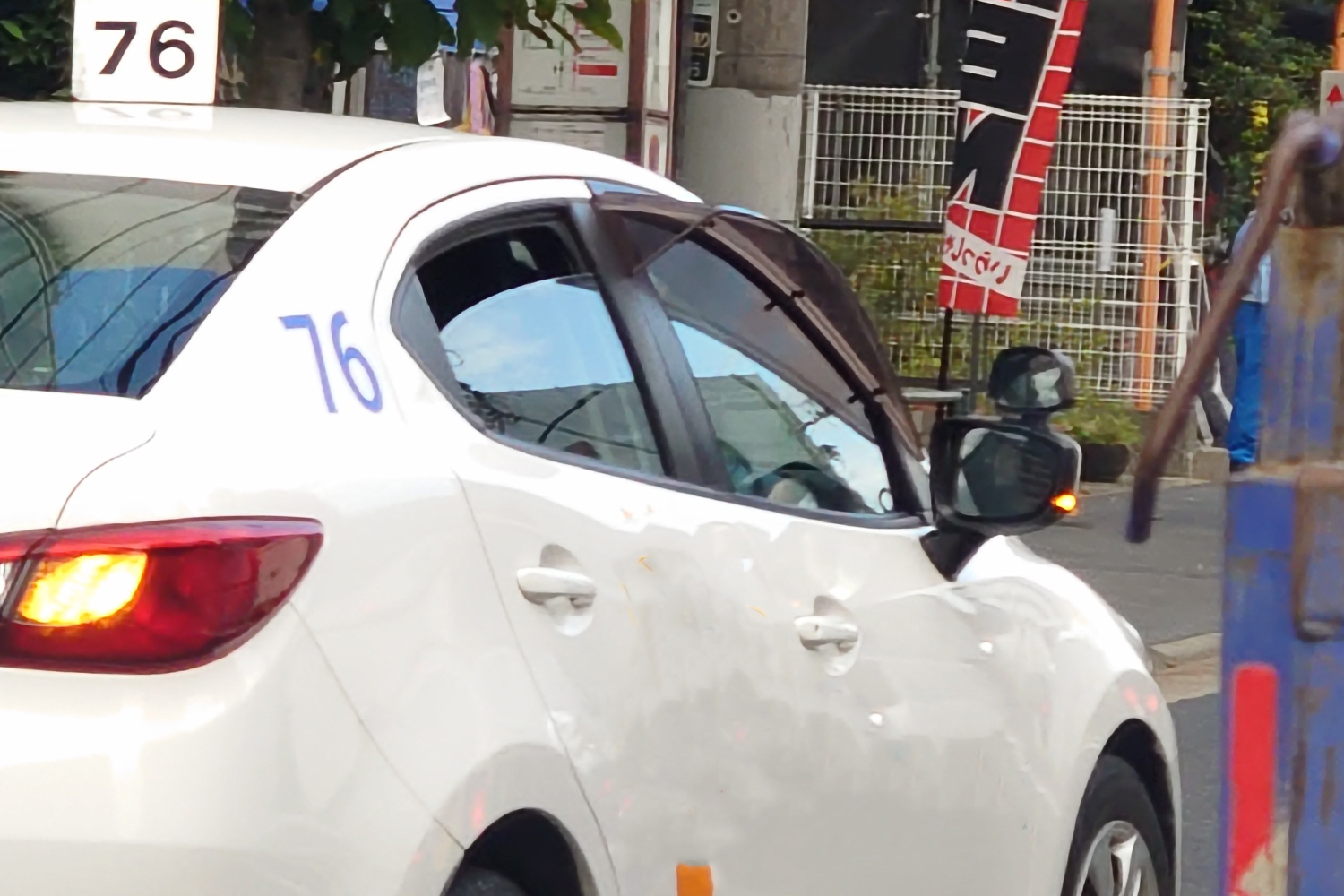 教習車の大型バイザー