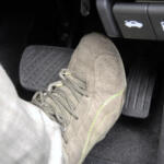 【画像】加速したと思えば減速する落ち着きのないクルマ！　「波状運転」は安全面でも環境面でもなにひとついいことのない悪癖なので今すぐやめるべきだった 〜 画像4