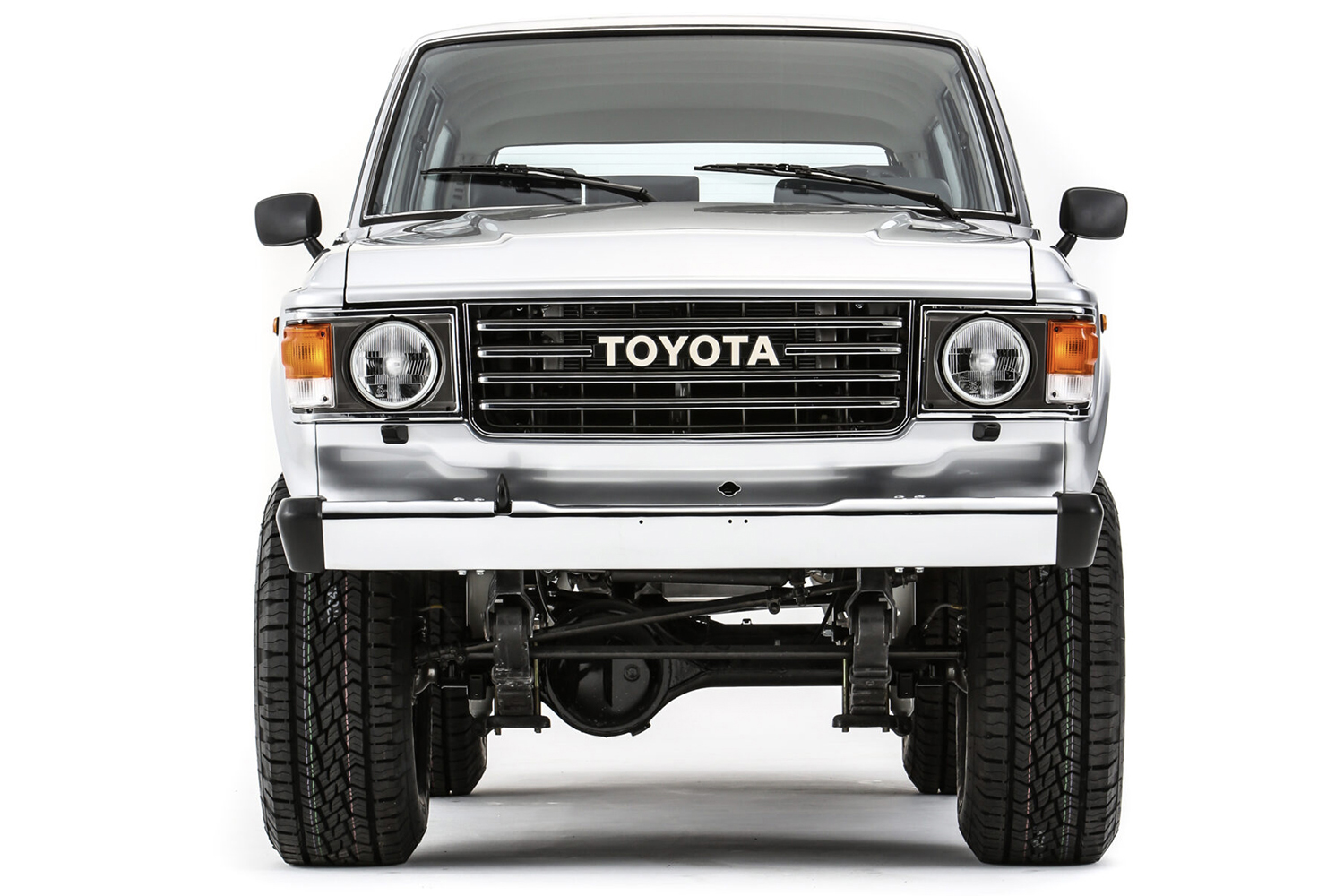 SEMAで展示された約400馬力のランクル60が狂気じみていた