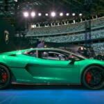 【画像】国立競技場をランボが貸切！　日本のお寺にフェラーリ！　エンパイヤステートビルの展望台！　ビックリ発表会を開催したメーカー６選 〜 画像3