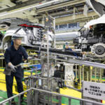 給料もよくて無料で寮に住めてクルマに詳しくなれる……期間従業員ってもしかして最高？　ただしマッチョになれるほど体力のいる仕事の可能性アリ