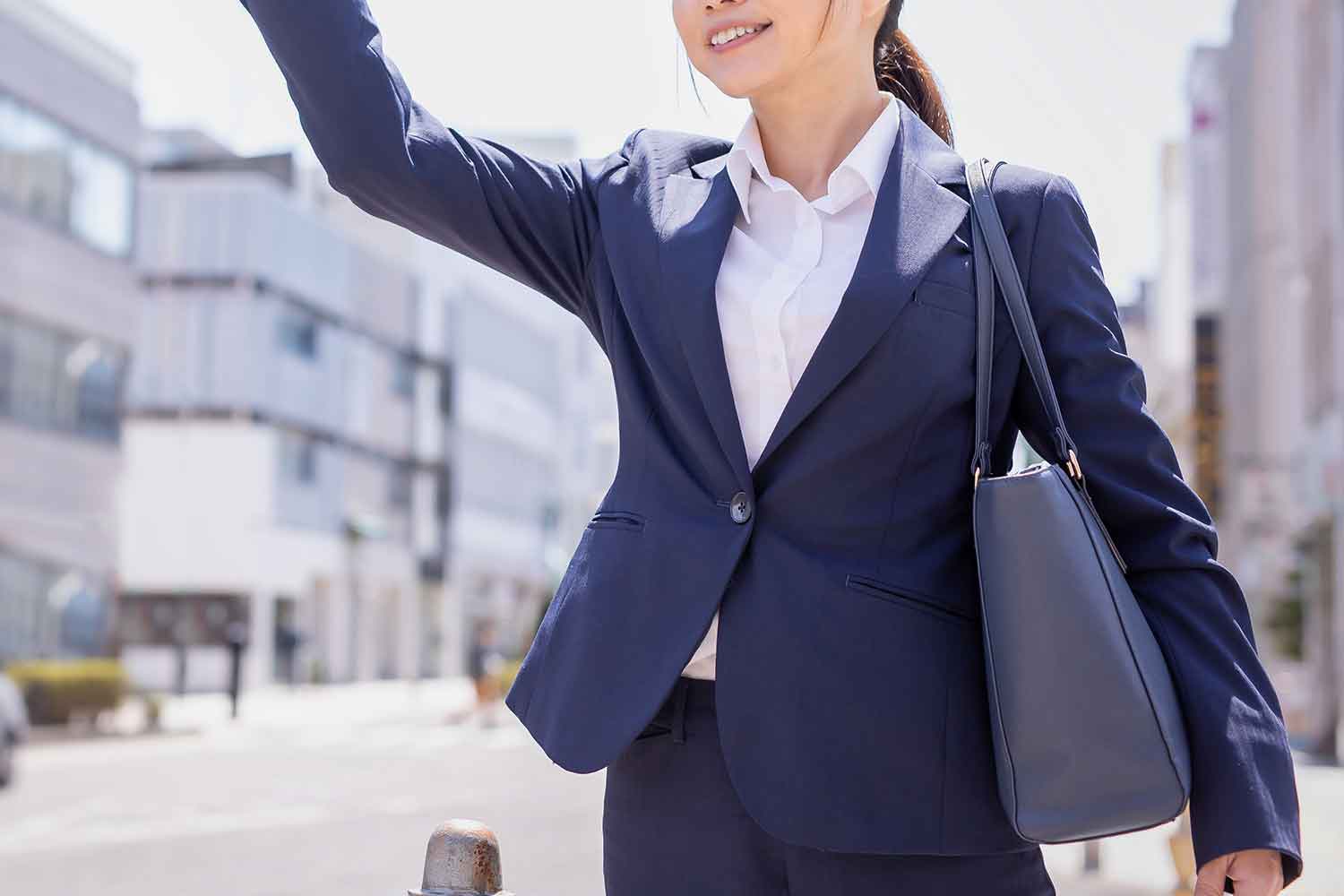 タクシーを呼ぶイメージ