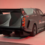 【画像】ピックアップベースのお遊びコンセプトカーかと思いきや……市販するだと!?　タイで見つけたいすゞD-MAXベースのレーシングマシンが衝撃のぶっ飛びっぷり 〜 画像1