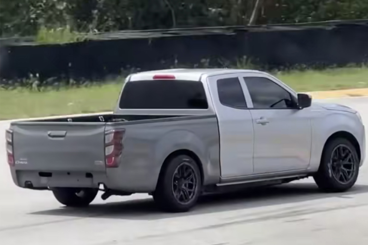 いすゞのピックアップトラック「D-MAX」をベースにしたワンメイク車両がぶっ飛びすぎていた 〜 画像5