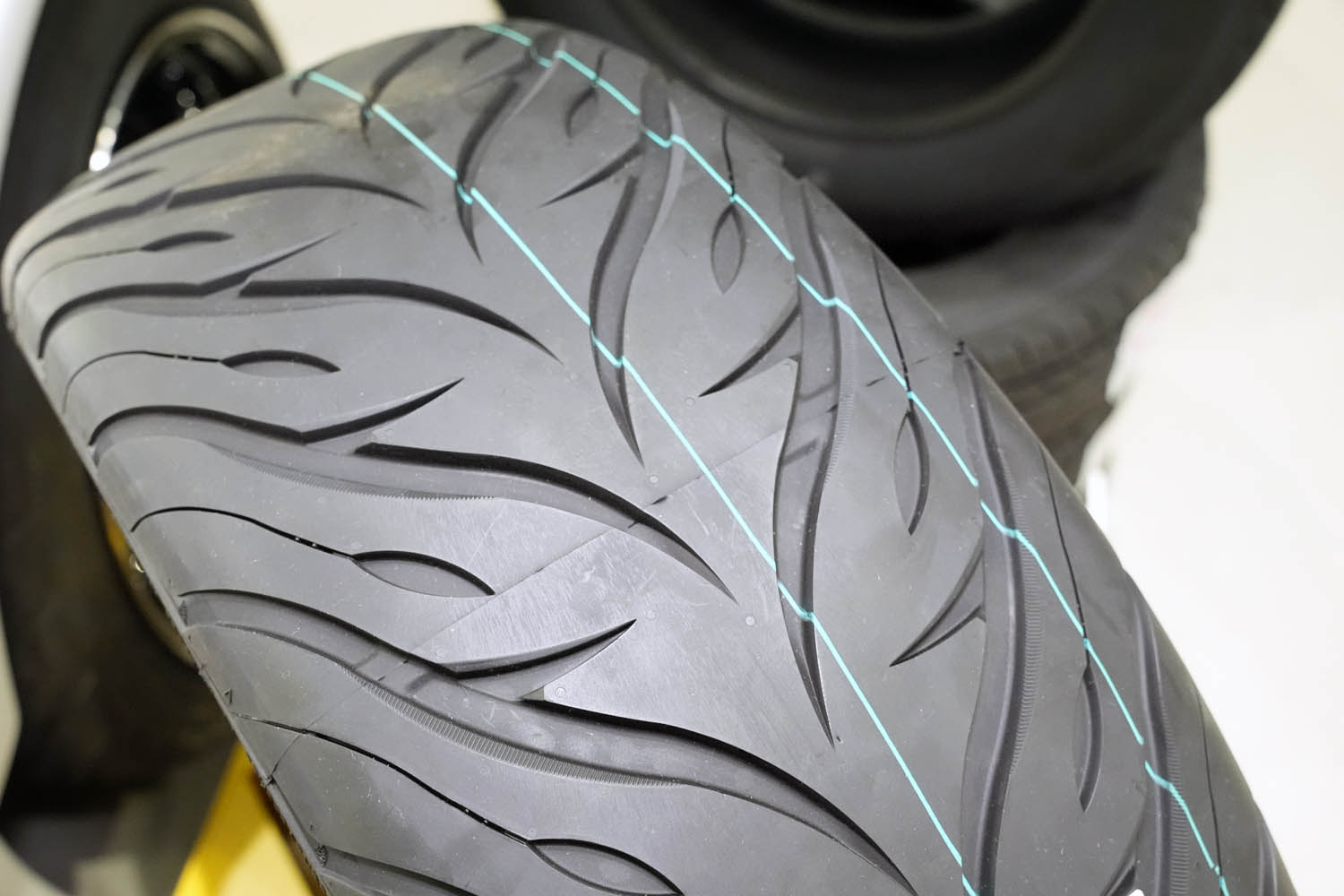 タイヤは“ただのゴム”じゃない！　知らないと危険な各部名称と役割 〜 画像1