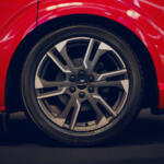 【画像】「赤いライン」が入るってことは商用バンのGTIか!?　VW「トランスポーター・スポーツライン」の正体とは 〜 画像1