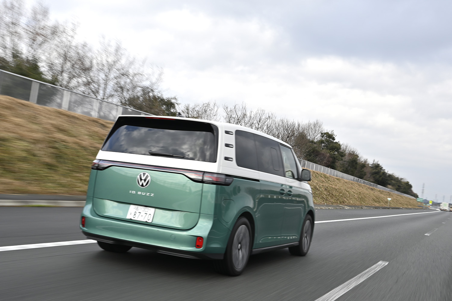 フォルクスワーゲンID.Buzzの走行シーン 〜 画像6