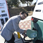 【画像】【試乗】VW ID.Buzzで静岡ー大阪間をロングドライブ！　ミニバン的使い方で「マル」と「バツ」を徹底チェック 〜 画像15