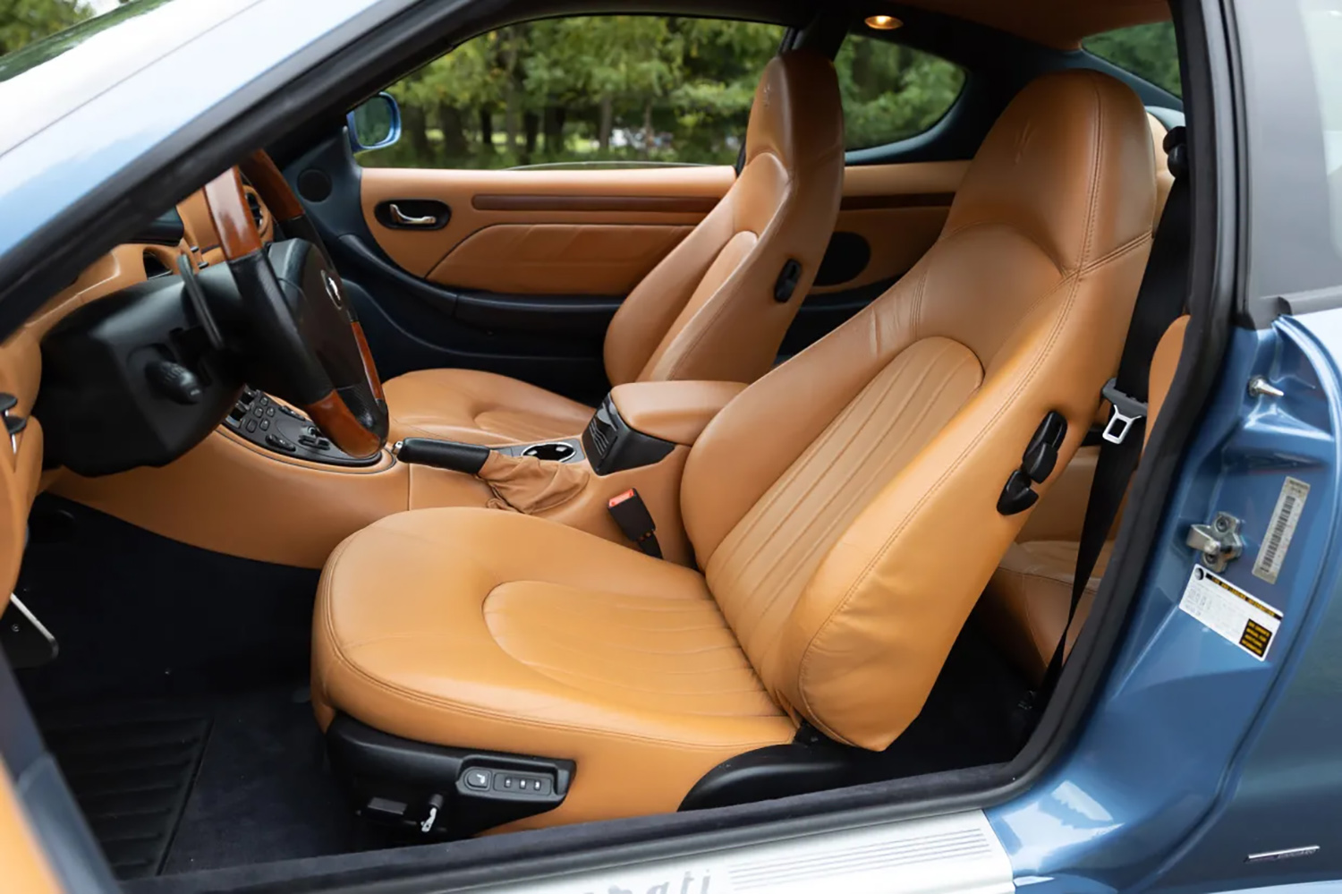 マセラティ・クーペのインテリア