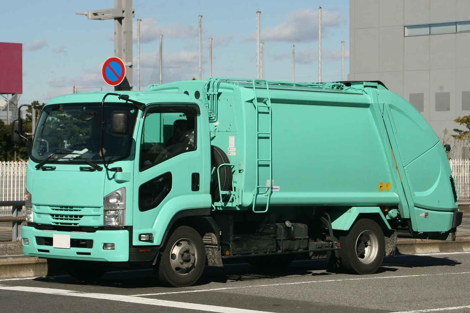 コンビニ納品トラックをトラックドライバーが嫌うワケ