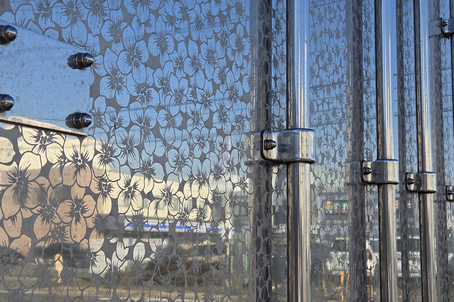 トラックカスタムの世界の知られざる定番アイテムたち