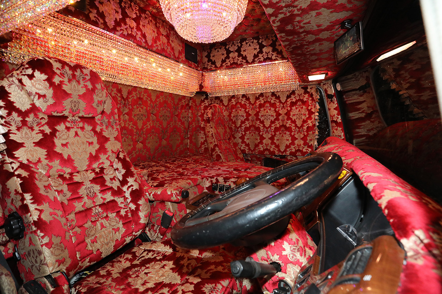 トラックカスタムの世界の知られざる定番アイテムたち