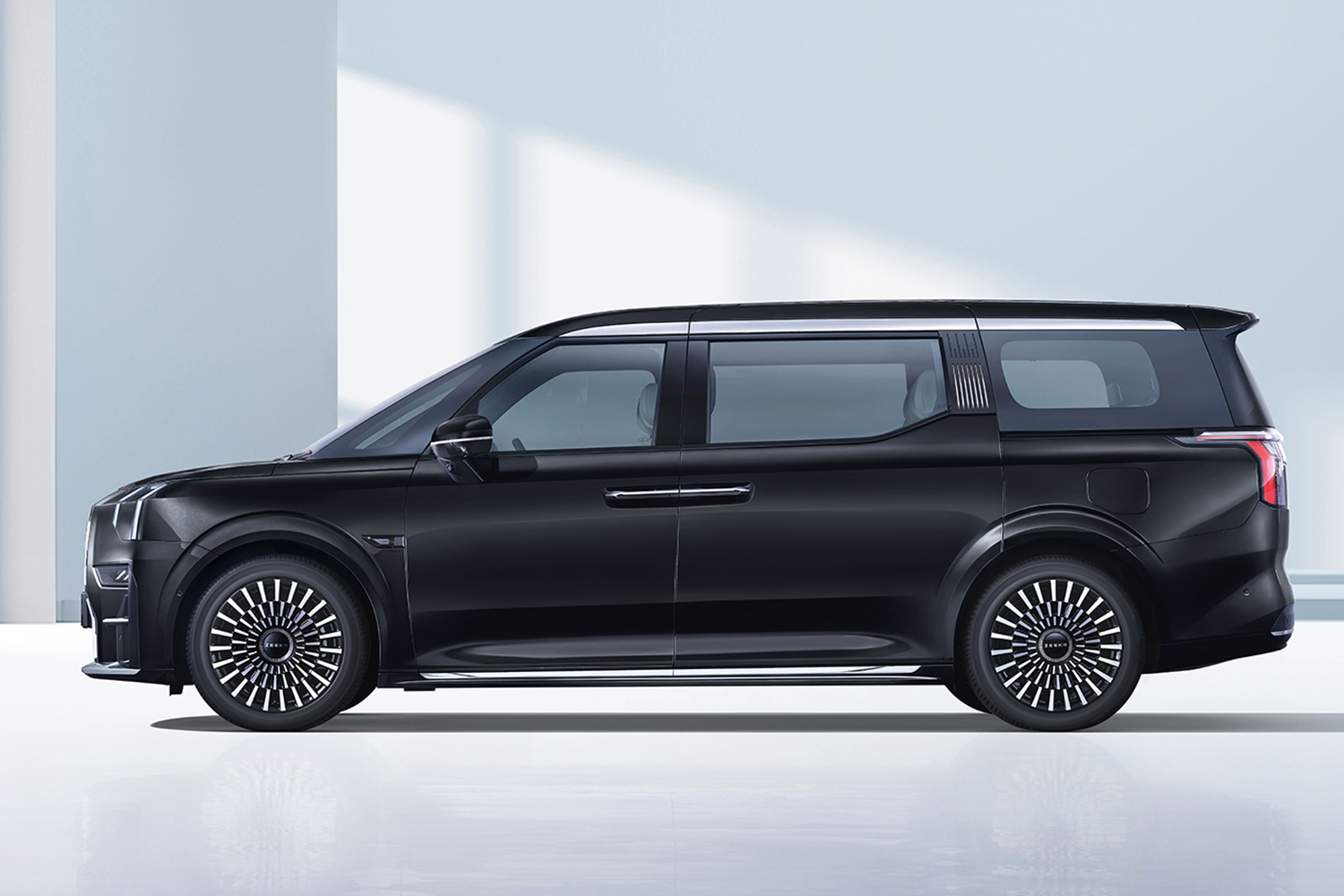 テスラにライバル意識メラメラなEVハイブランド「ZEEKR」とは 〜 画像7