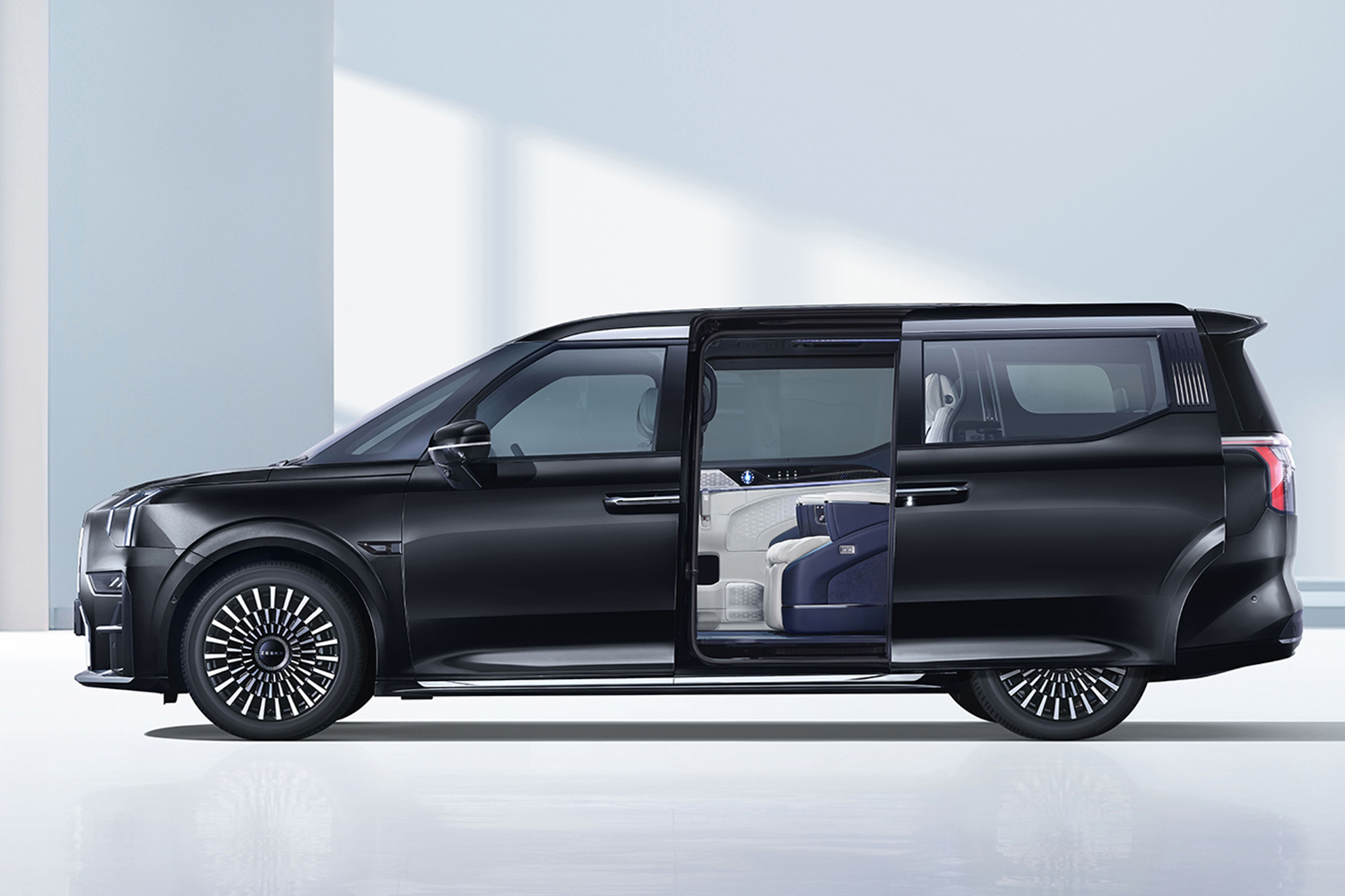 テスラにライバル意識メラメラなEVハイブランド「ZEEKR」とは 〜 画像10