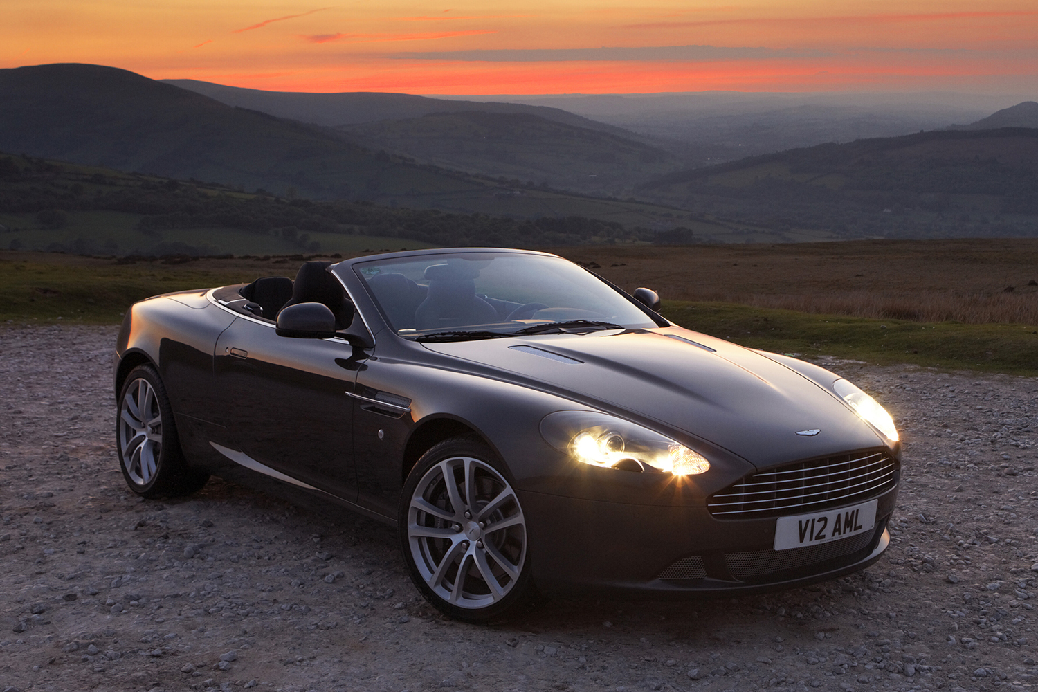 アストンマーティンDB9ヴォランテのフロントスタイリング