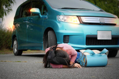 素人の行動でも「命を救える」！　人身事故に遭遇したときに覚えておくべき「応急救護」の方法とは