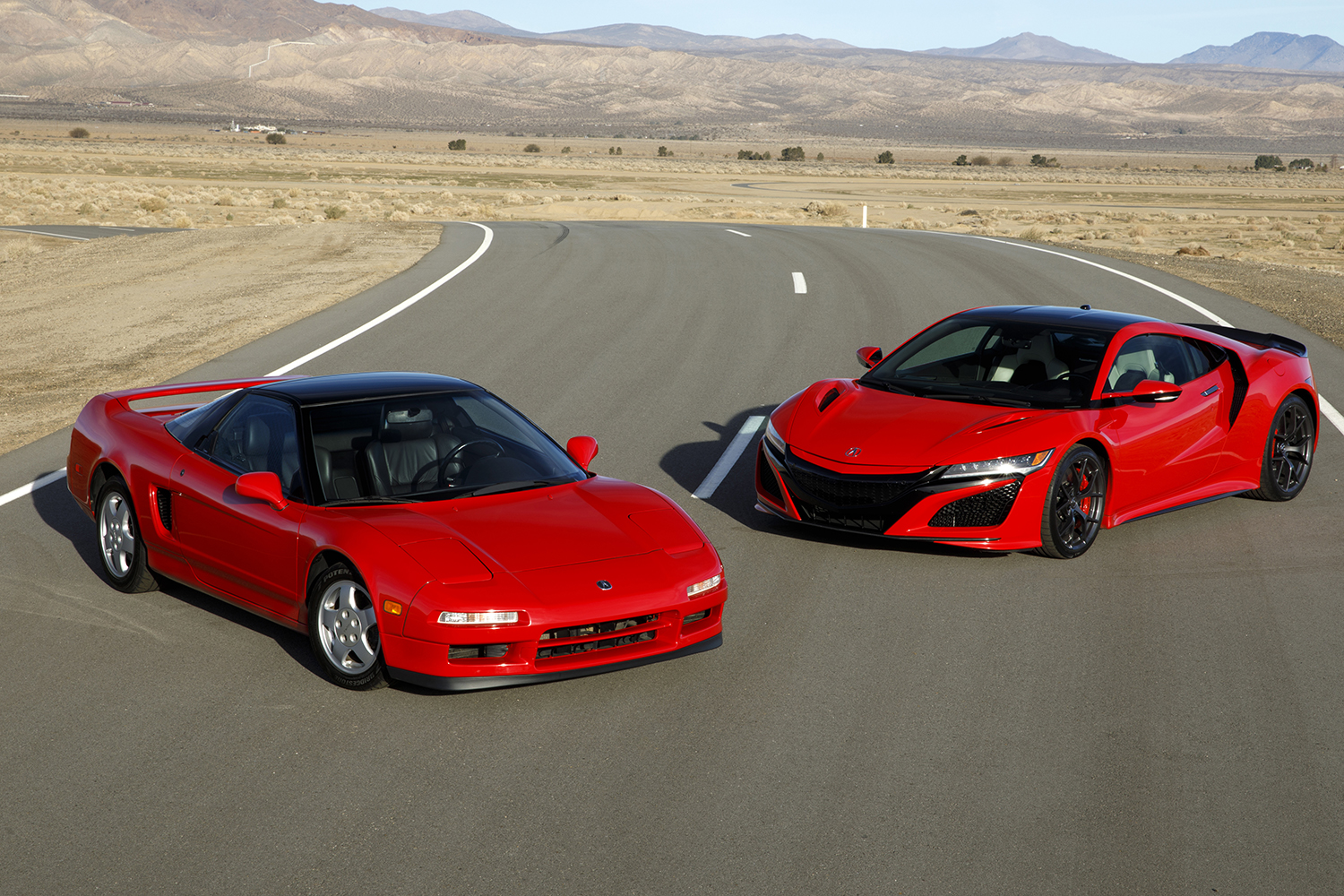 初代アキュラNSXと2代目アキュラNSX