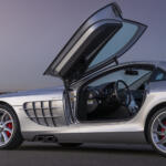 メルセデス・ベンツとAMGとマクラーレンが共同開発した衝撃作！　伝説の「メルセデス・ベンツSLRマクラーレン」がもつ圧倒的パフォーマンス【21世紀スーパーカーFILE #021】