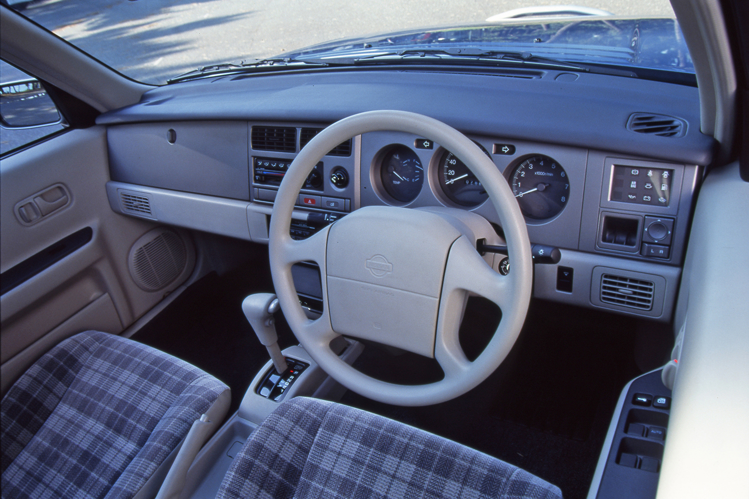 ルノー・ブリッジャー・コンセプトと日産ラシーンは似てるのか 〜 画像6