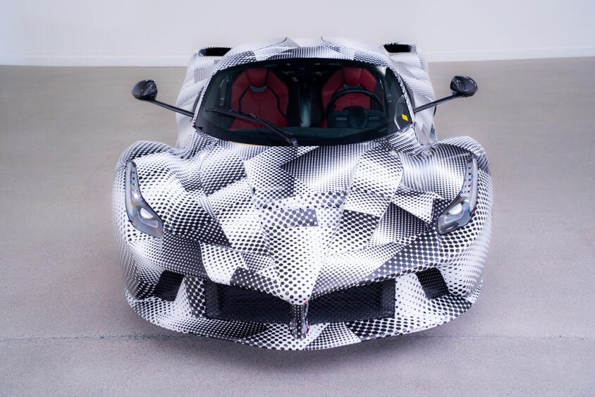 ラ・フェラーリに純粋なV12エンジンモデルが存在したってマジか！　３億8000万円で落札された「F150 P2」とは