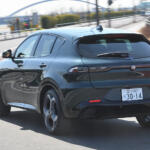 【画像】【試乗】パワーもトルクも変更ないのにマイチェンで確実に速くなった！　アルファロメオ・トナーレの切れ味鋭いハンドリングに心酔 〜 画像75