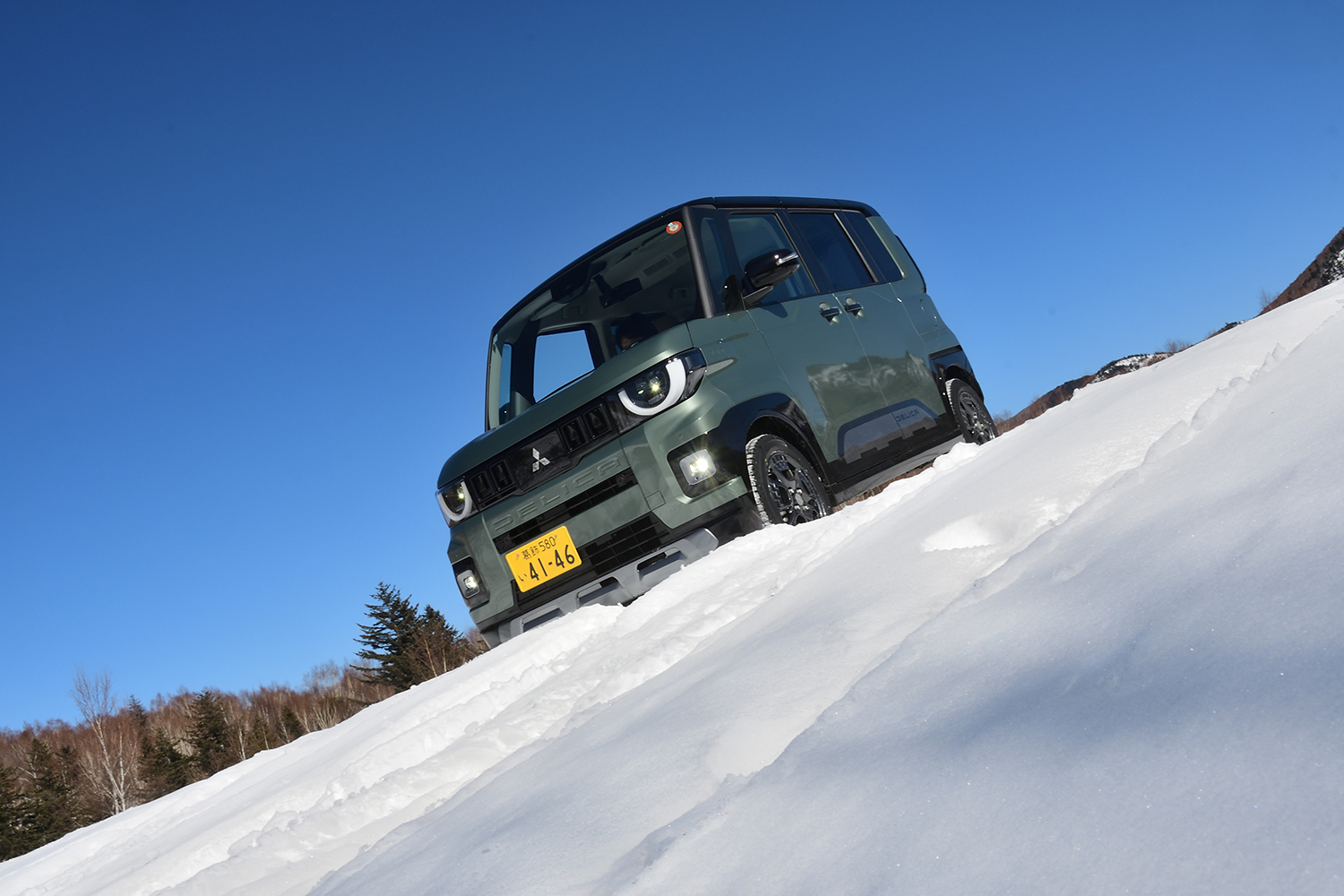 ヒルディセントコントロールで降坂する三菱デリカミニ 〜 画像51