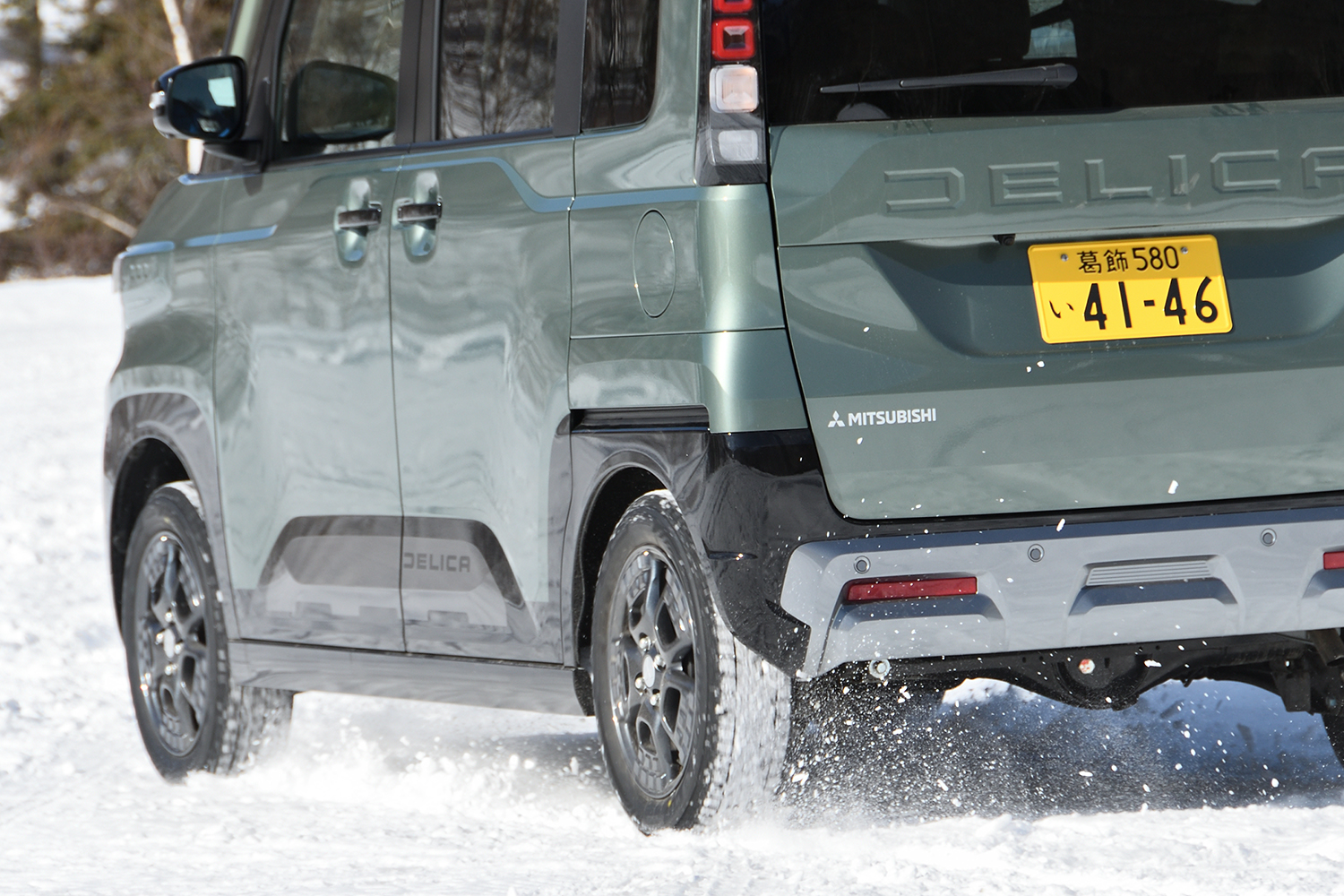 三菱デリカミニの雪上走行シーン 〜 画像52