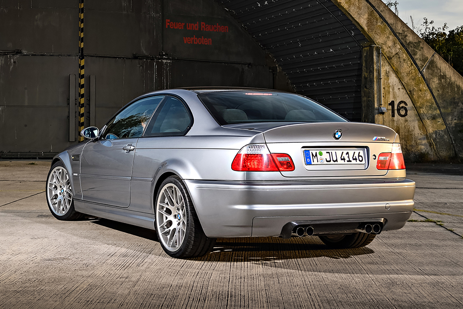 E46型M3 CSLは徹底した軽量化でまるで別モノ【21世紀スーパーカーFILE #022】 〜 画像11