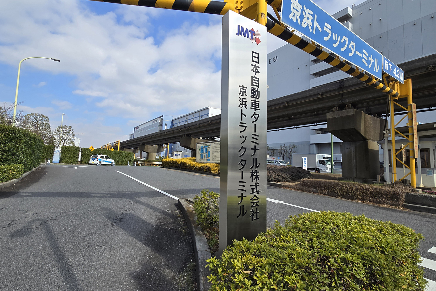 京浜トラックターミナルの入口