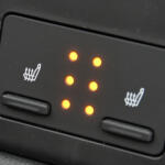 【画像】燃費が悪くなるっていうから冬はクルマのエアコンは「A/C」オフにしてますが……じつはイマドキのクルマは常時「ON」が正解だった 〜 画像7