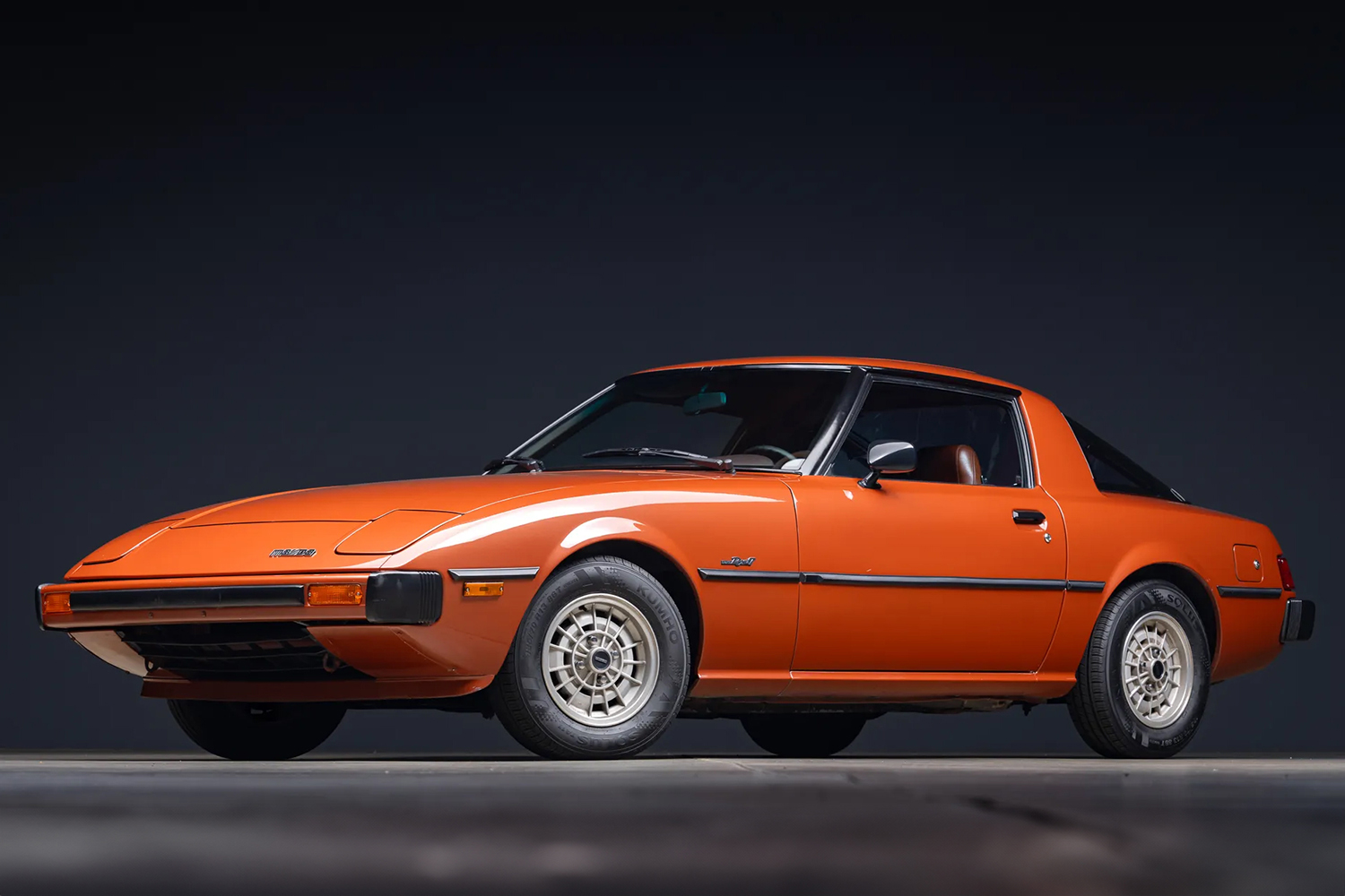 マツダ・サバンナRX-7のフロントスタイリング