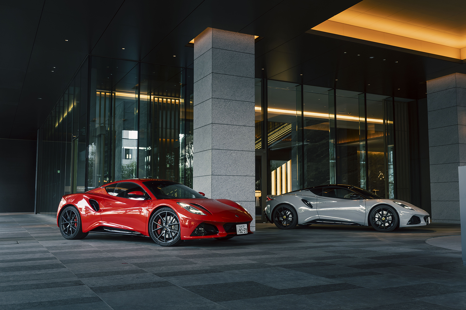 ロータス・エミーラ・ターボSE」の並び