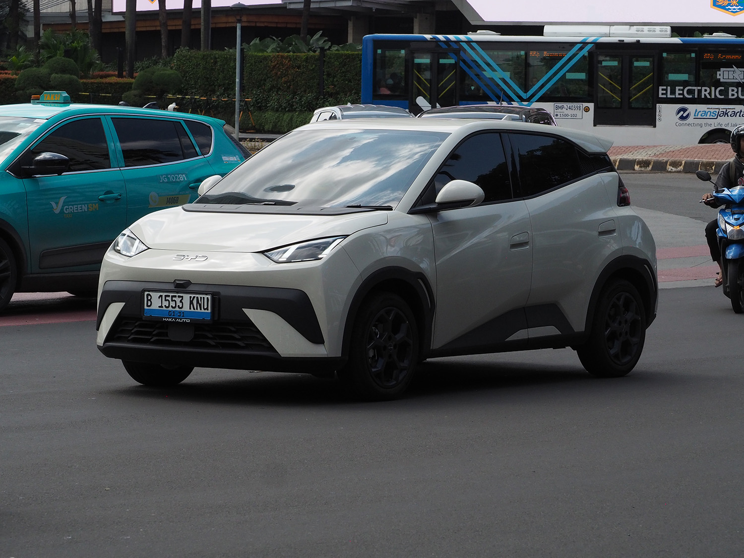 BYD ATTO1の走行シーン