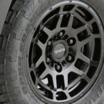 【画像】「那須」にインスピレーションを受けたクルマが「茄子色」で爆誕！　北米トヨタの遊び心が生んだ「紫ボディのカローラクロス」はダジャレからは想像もつかない本気っぷりだった 〜 画像3