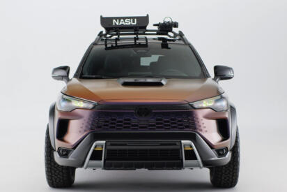 「那須」にインスピレーションを受けたクルマが「茄子色」で爆誕！　北米トヨタの遊び心が生んだ「紫ボディのカローラクロス」はダジャレからは想像もつかない本気っぷりだった