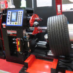 【画像】対角線にタイヤをローテーション……はNGなケースあり！　回転方向指定タイヤは確実に守らないと性能ガタ落ちだった 〜 画像3