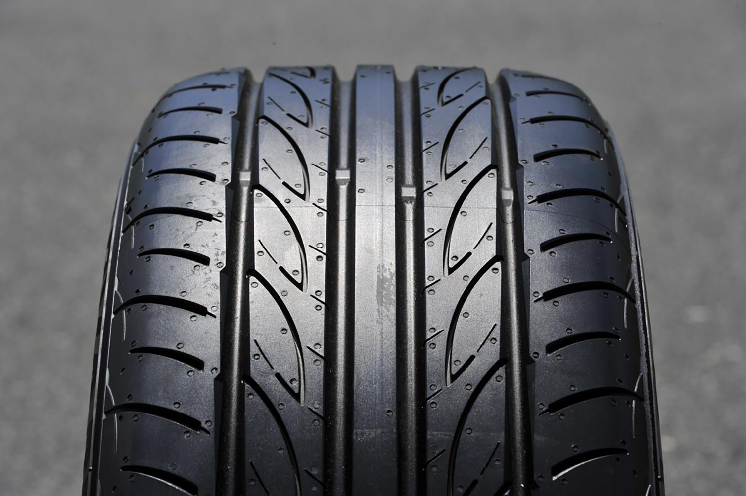 タイヤのトレッドパターン